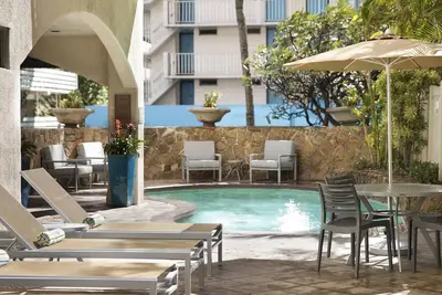 Image de Double Room Near Waikiki Beach & Outdoor Pool Access, Walk to Dining Spots
