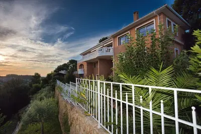 Image de Villa prestigieuse dans un domaine sécurisé