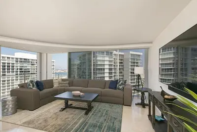 Image de Luxury 11th-Floor Corner Suite in Las Palmas Tower with pool and fitness center