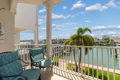 Image de Jazzy's Waterfront Cove w/ Heated Pool & Rooftop, Walk to the Beach
