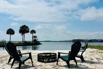 Image de Peaceful Two Bedroom Cottage with Private Beach