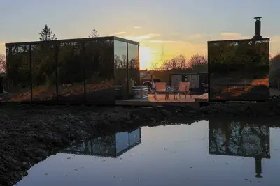 Image de Luxury Mirrored Cabin with Sauna & Plunge Pool