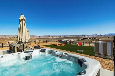 Image de Sun Canyon Landing ~ Golf Sim ~ HotTub ~ Mini Golf ~ Game Room ~ Beautiful Views