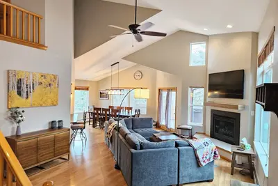 Image de Spacious 3bedroom Mtn Home with Private Hot Tub