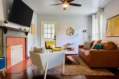 Image de AvonWood: Private Yard, Stocked Kitchen, Great Porches