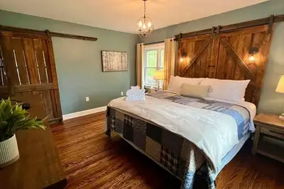 Image de Full Home, hot tub, Game Room!