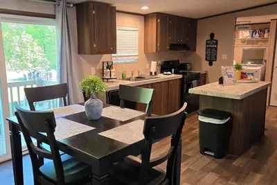 Image de Home Away from Home! Cozy and Comfortable perfect for work or a getaway!