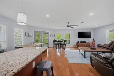 Image de Answered Prayers Main House-Step out to a peaceful morning or star gaze at night