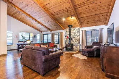 Image de Monthly Lease - Whitetail Trail by Tahoe Getaways - Pet Friendly 2br