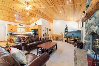 Image de Monthly Lease - Kodiak Cabin by Tahoe Getaways - Tahoe Donner 4br w Foosball!