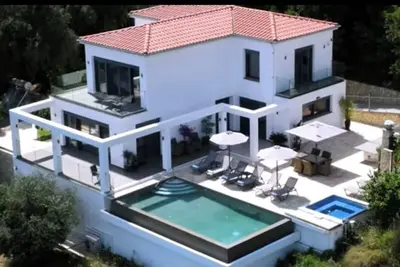 Image de Stunning contemporary Villa set amongst olive trees. Beautiful scenery