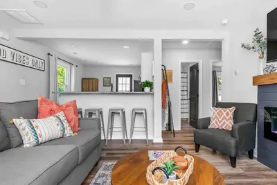 Image de Extended Stay: Your Central Fulton Hill Oasis!