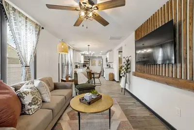 Image de Washington Park 2 Br Casita w/ Private Backyard!