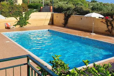 Image de Appartement confortable à Ricadi avec Wi-Fi
