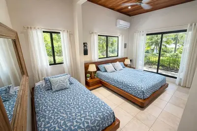 Image de Casa Palmas  Beachfront 4br 5Bed Villa w/ Private Pool & Ocean Views Sleeps 9