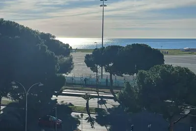 Image de Apparemment entièrement équipé Nice