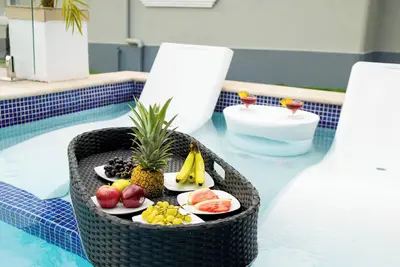 Fully Staffed 4br Luxury Villa, Private Chef & Iconic Floating Tray