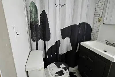 Image de Rustic 2-bedroom cabin in welcoming Oscoda perfect for relaxing stays