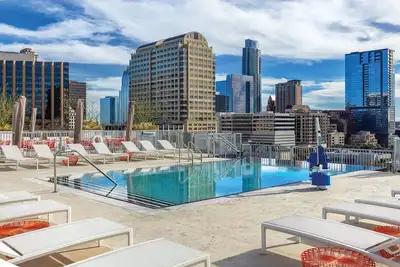 Image de Austin | Urban Retreat | Pool + Downtown Access