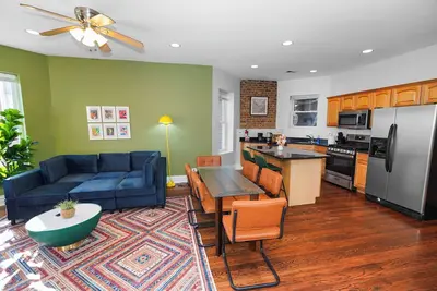 Image de Spacious 6br Chicago Duplex Condo with Pool Table Sleeps 16 Near United Center