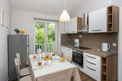 Image de Villa Mirjana - Two Bedroom Apartment with Balcony and Sea View (Sunce)