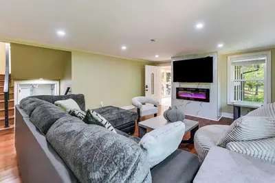 Image de 11 Acres & Balcony! Sleek Retreat in Americus