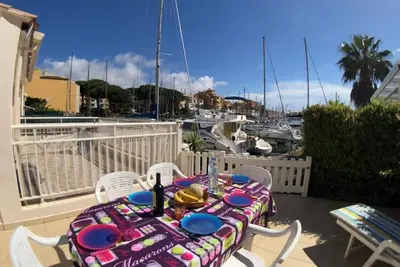 Image de Appartement « Marina Oportoducap » avec vue sur le lac, terrasse privée et climatisation