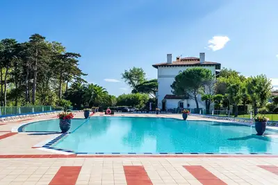 Image de Appartement Côte Basque avec vue montagne, piscine partagée et terrasse privée