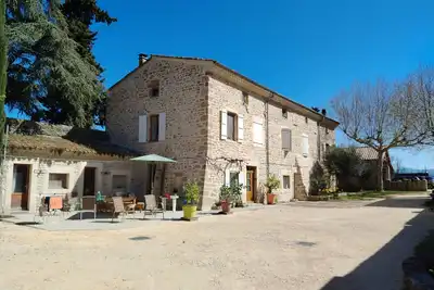 Image de Le Mas Gorce, vallée de la Drôme, Terrasse spacieuse, cour, parkings, garage.