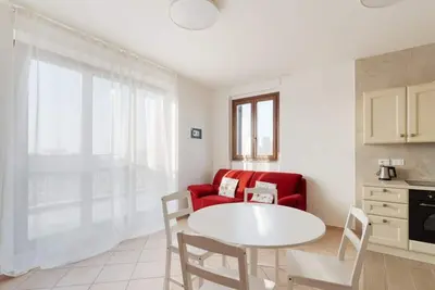 Image de Cozy 50m2 apartment, perfect for 4 people, located on the 5th floor of a building with lift just 500m from Parco Nord, the largest green area in Milan! At 500m there is the Bruzzano-Parco Nord stop of the S2/S4 suburban train which in just a few stops t