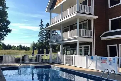 Image de The Bird's Nest at Hawk's Eye