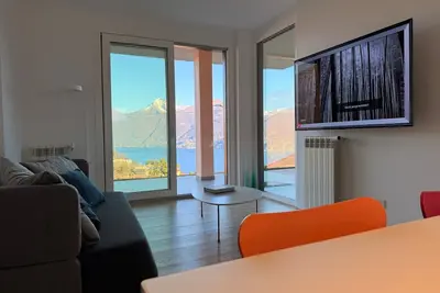Image de Panoramic villa on Lake Como with garden and terrace for families, golf & pets