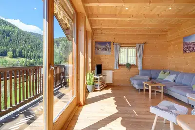 Image de Maison de vacances « Ferienhaus Schwarzenbach » avec vue sur la montagne, terrasse privée et Wi-Fi