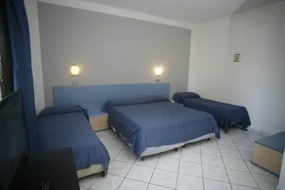 Image de Marina Living Rooms – Chambre Quadruple Confort avec piscine partagée, Wi-Fi et climatisation