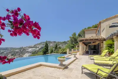 Image de Maison de vacances « Fabulous Views At Cala Llamp » avec vue mer, Wi-Fi et climatisation