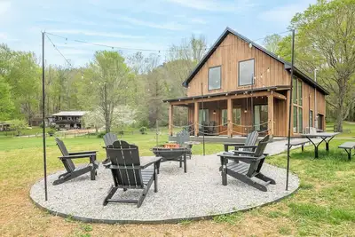 Image de Gorgeous 1bd+Loft Cabin w/ River Access + Fireplace