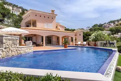 Image de Maison de vacances « Villa Ichtys à Cala Moragues » avec vue sur mer, Wi-Fi et climatisation