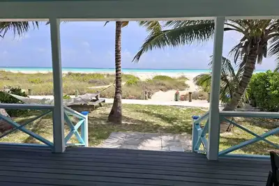Image de Brand New Construction - Sweet & Salty Beach Cottage / Steps to Turquoise Waters