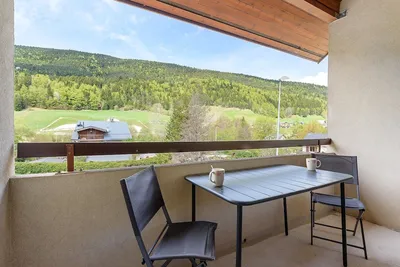 Image de Appartement 'Havre de Paix Élégant' avec vue montagne, terrasse privée et Wi-Fi