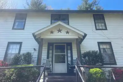 Image de Superb 5-bedroom house walking distance to charming downtown Saluda