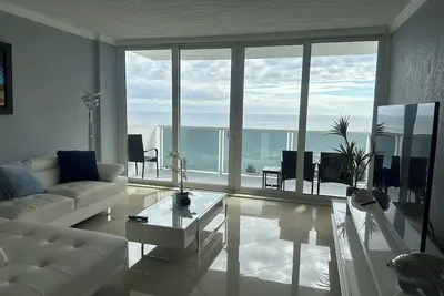 Image de Cozy Direct Beachfront Condo in Hollywood