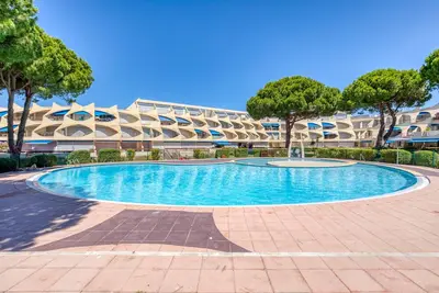 Image de Studio « Cabine Bord De Mer » avec piscine partagée, balcon et climatisation