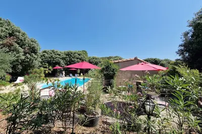 Image de Villa de Prestige • 4 Chambres • Piscine Privée • Bar & Spa • Parc 4 000 m²