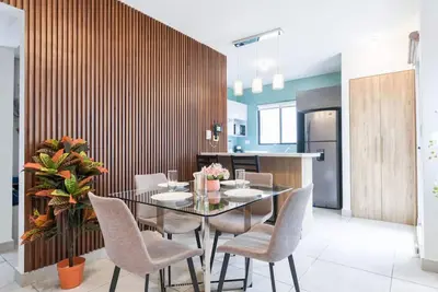 Image de 1 King, 3 Twin bed, Pool & 2 parking | 3BR2br 6ppl