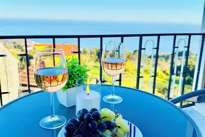 Image de Sunshine Serenity Top Floor-Ocean Views & Parking