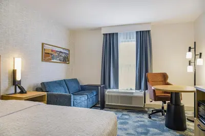 Image de Relax & Recharge in a Modern Room w/ Parking Near Von Braun Center - 4. 9 miles