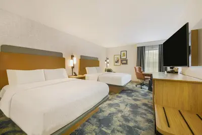 Image de 3 Huntsville Rooms w/ Seasonal Outdoor Pool, Free Parking & Breakfast