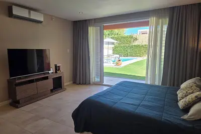 Image de Modern house with pool and jacuzzi with three bedrooms and two bathrooms for 6 people.