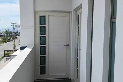 Image de Furnished, comfortable and safe apartment. Close to everything, even the mountain!