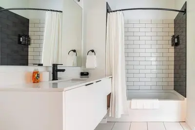 Landing | Stylish 2bd in Downtown Bozeman